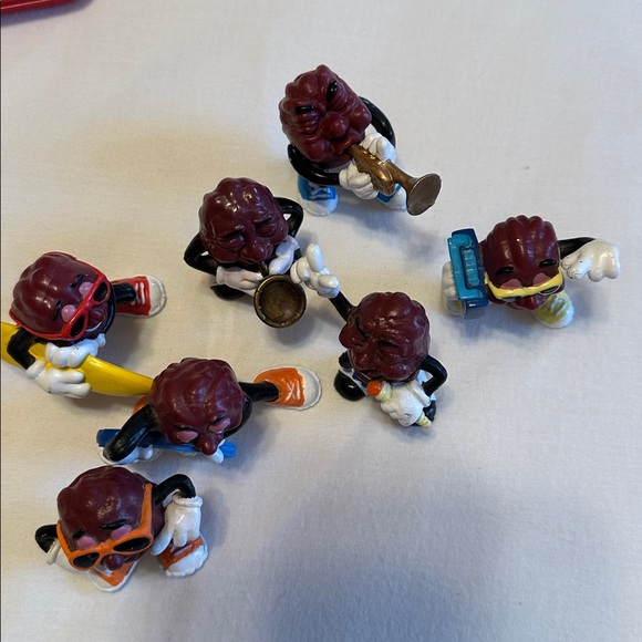 California Raisin Figurine Set - Picture 2 of 4
